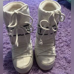 Kids White Moon Boot Size 31/34EU